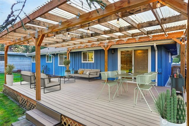 20230 1st Place S, Des Moines, WA 98198