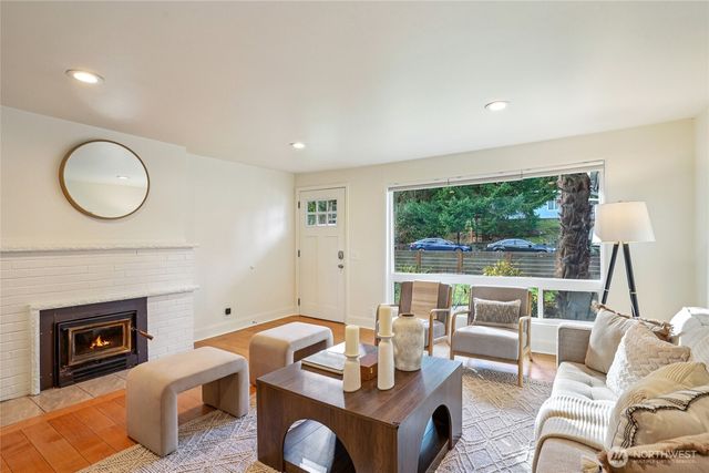 20230 1st Place S, Des Moines, WA 98198