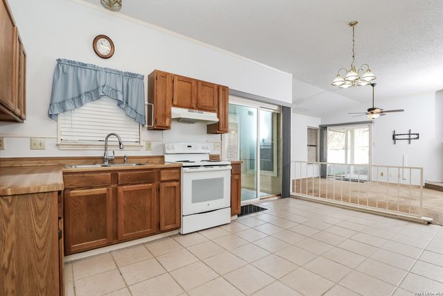 102 Saddlebrook, San Antonio, TX 78245