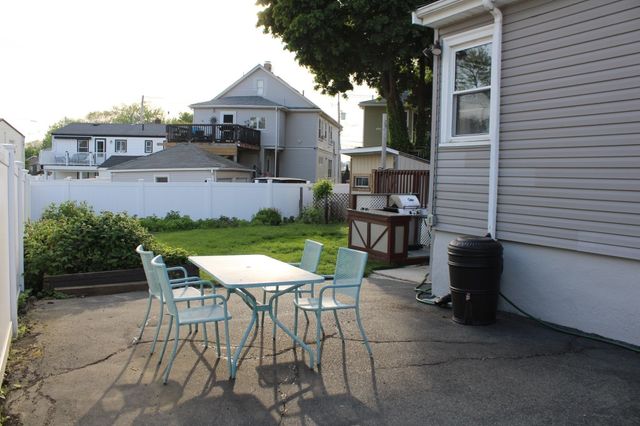 496 Winthrop St, Winthrop, MA 02152