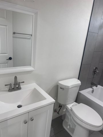 799 8th St, Turlock, CA 95380