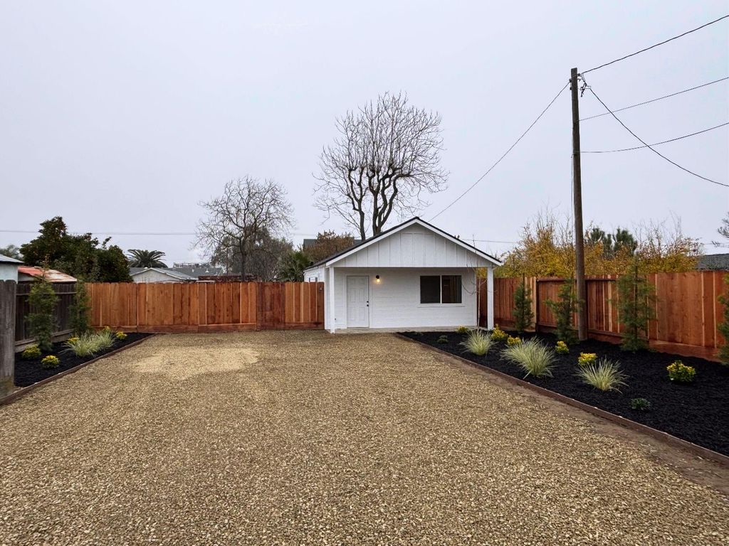 799 8th St, Turlock, CA 95380