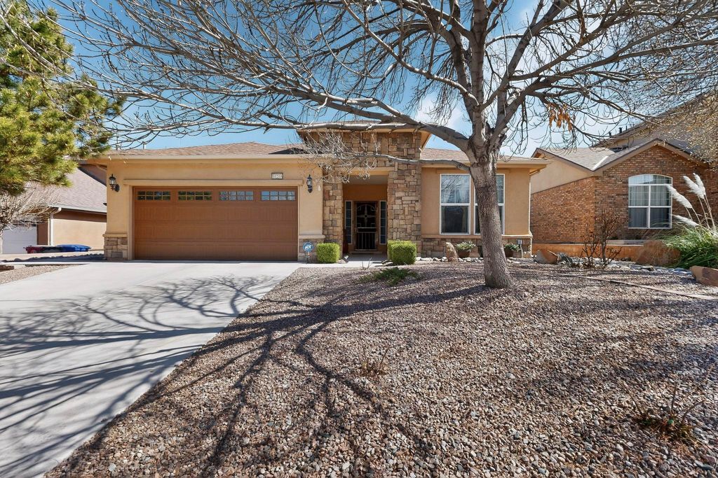 10200 Avenida Vista Sol NW, Albuquerque, NM 87114