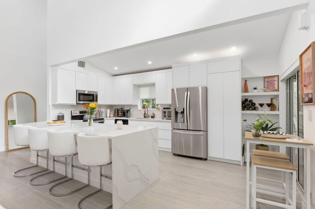 6045 Old Court Road 401, Boca Raton, FL 33433