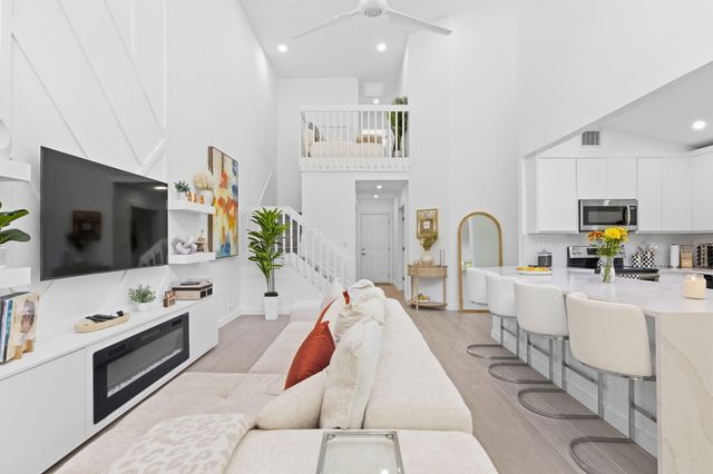 6045 Old Court Road 401, Boca Raton, FL 33433