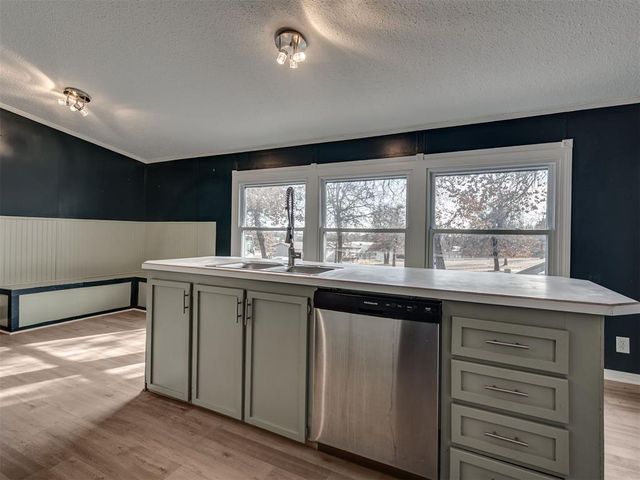 3282 E Fox Trail Road, Edmond, OK 73034