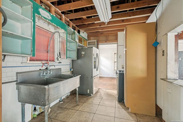 1330 W ROSEWOOD AVE, San Antonio, TX 78201