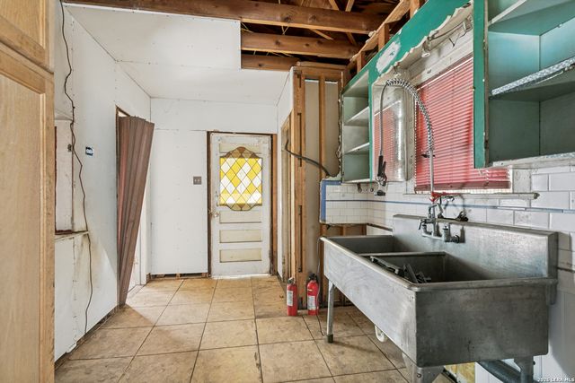 1330 W ROSEWOOD AVE, San Antonio, TX 78201