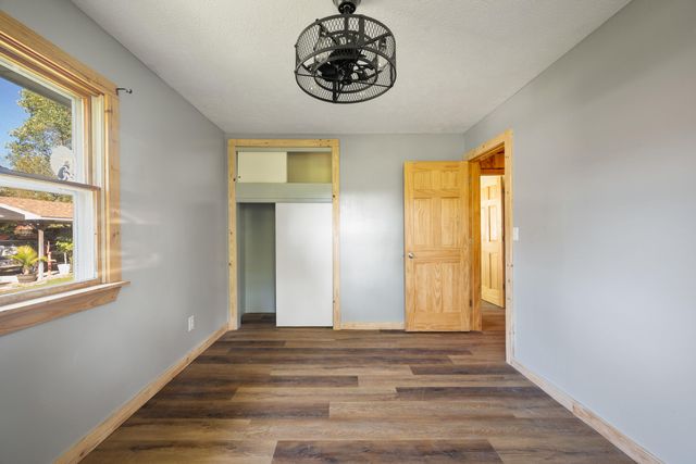 19295 Hillcrest Lane, Cassville, MO 65625