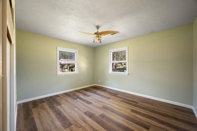 19295 Hillcrest Lane, Cassville, MO 65625