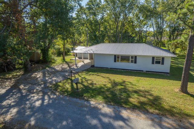 19295 Hillcrest Lane, Cassville, MO 65625