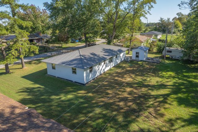 19295 Hillcrest Lane, Cassville, MO 65625