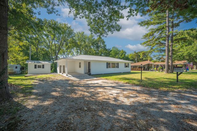 19295 Hillcrest Lane, Cassville, MO 65625