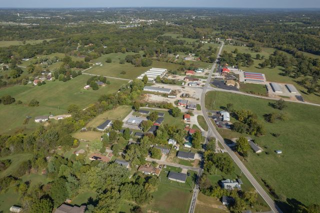 19295 Hillcrest Lane, Cassville, MO 65625