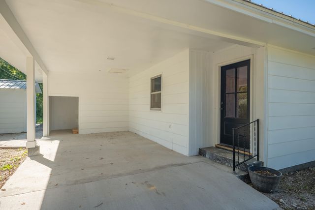 19295 Hillcrest Lane, Cassville, MO 65625