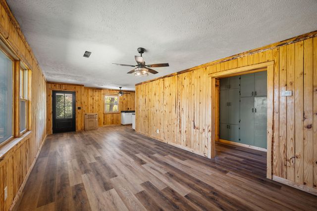 19295 Hillcrest Lane, Cassville, MO 65625