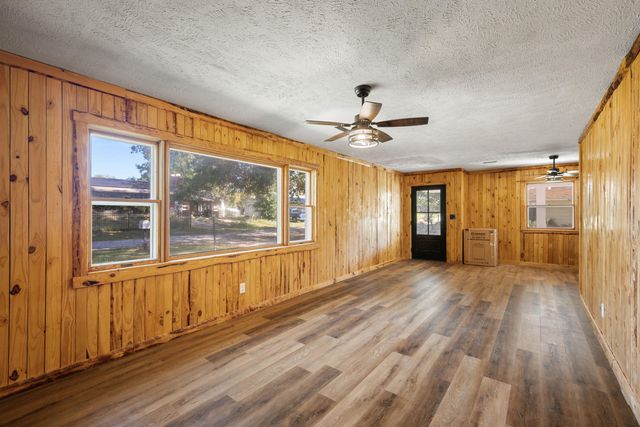 19295 Hillcrest Lane, Cassville, MO 65625