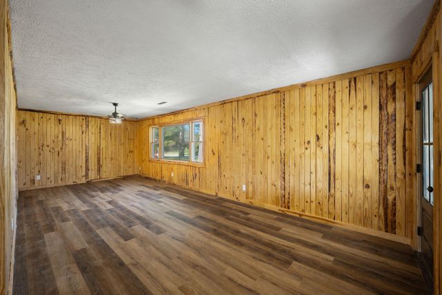 19295 Hillcrest Lane, Cassville, MO 65625