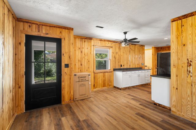 19295 Hillcrest Lane, Cassville, MO 65625