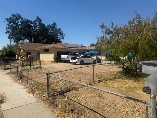 838 B, Fresno, CA 93706