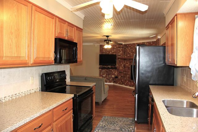 828 DeHoff, Manhattan, KS 66502