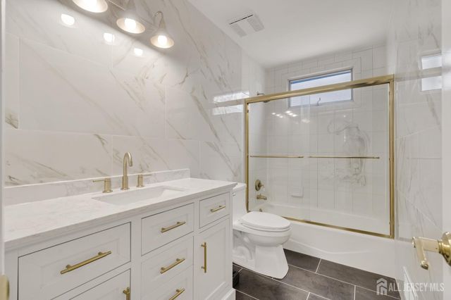 254 E GEORGE Place, Iselin, NJ 08830