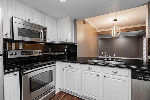 7809 Meadow Park Drive 208, Dallas, TX 75230