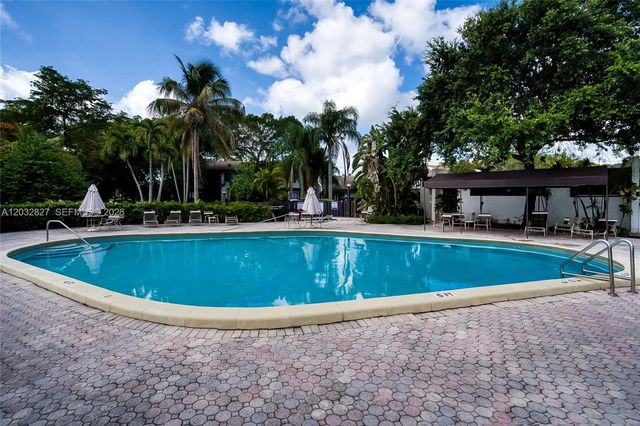 505 NE 199th Ln 2A, Miami, FL 33179