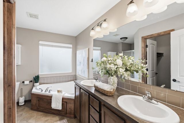 2739 N Woodridge Ct, Wichita, KS 67226