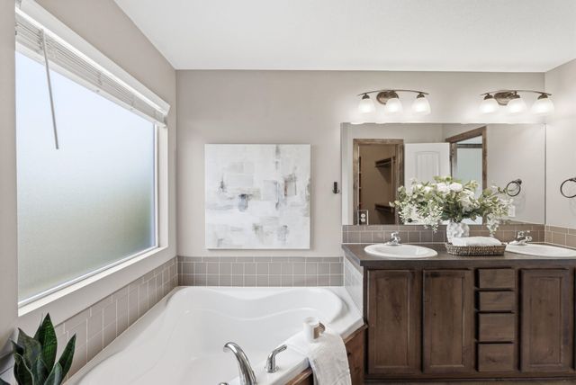 2739 N Woodridge Ct, Wichita, KS 67226