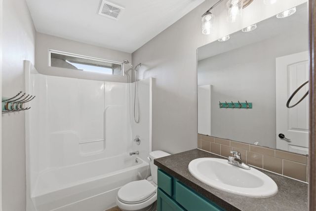 2739 N Woodridge Ct, Wichita, KS 67226