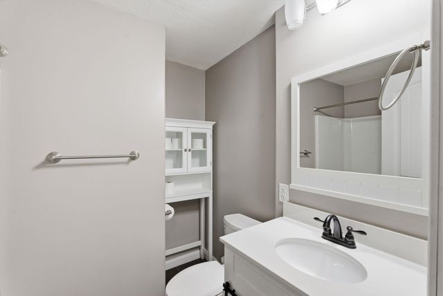 2739 N Woodridge Ct, Wichita, KS 67226