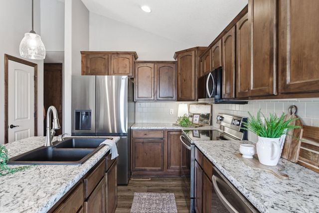 2739 N Woodridge Ct, Wichita, KS 67226