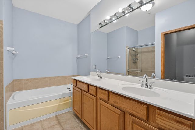 1034 Orchard Pond Court, Lake Zurich, IL 60047