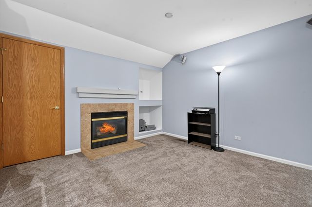 1034 Orchard Pond Court, Lake Zurich, IL 60047