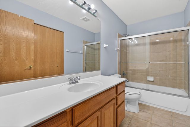 1034 Orchard Pond Court, Lake Zurich, IL 60047