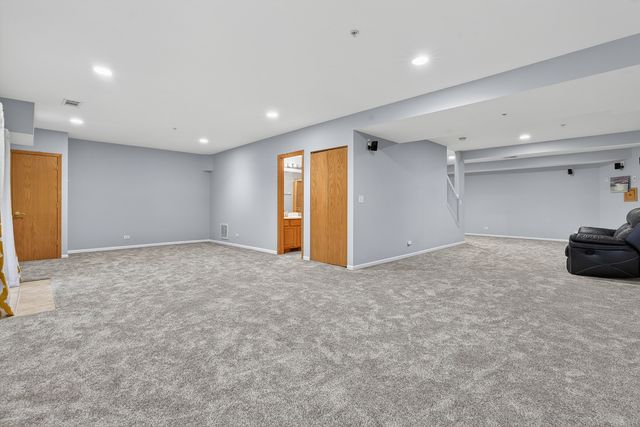 1034 Orchard Pond Court, Lake Zurich, IL 60047