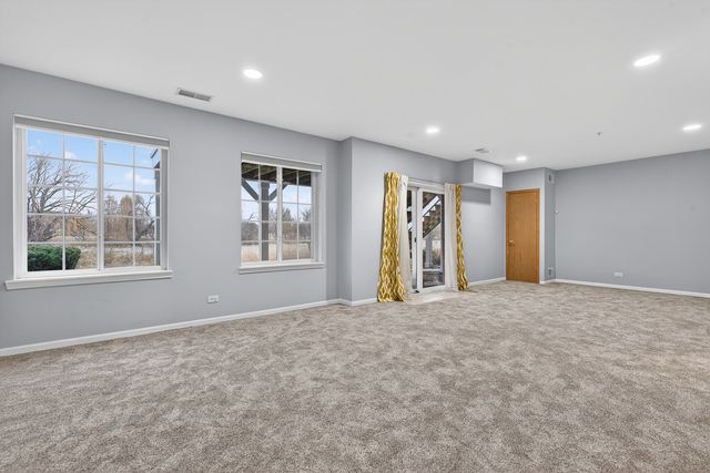 1034 Orchard Pond Court, Lake Zurich, IL 60047