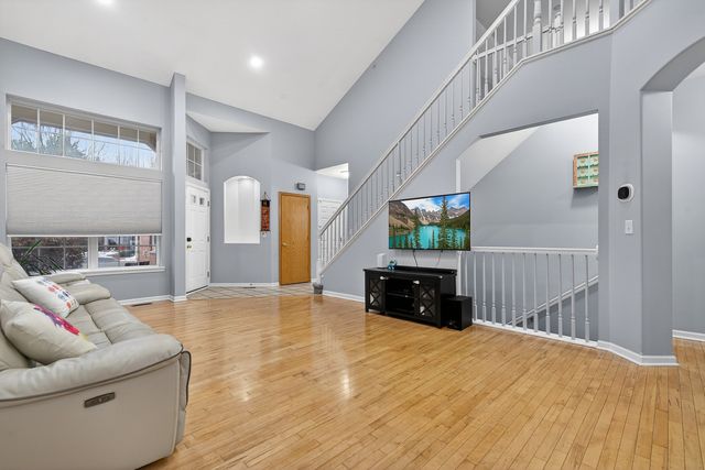 1034 Orchard Pond Court, Lake Zurich, IL 60047