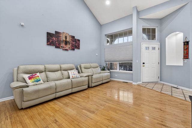 1034 Orchard Pond Court, Lake Zurich, IL 60047