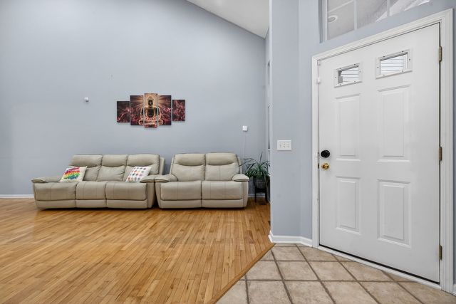 1034 Orchard Pond Court, Lake Zurich, IL 60047