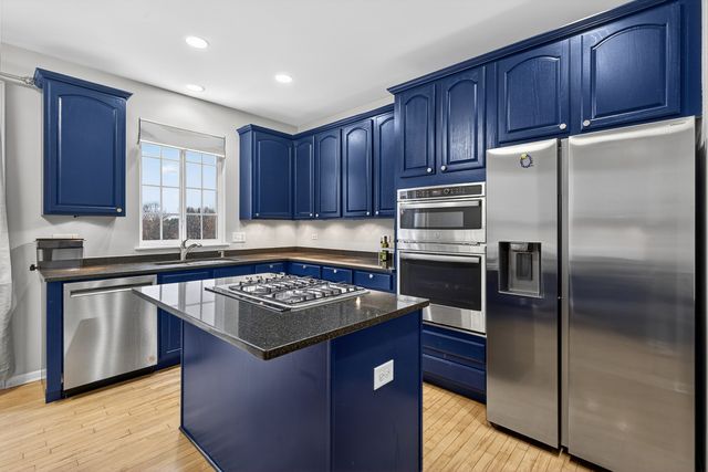 1034 Orchard Pond Court, Lake Zurich, IL 60047