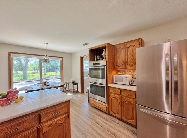 203 E 11th ST, Elgin, TX 78621
