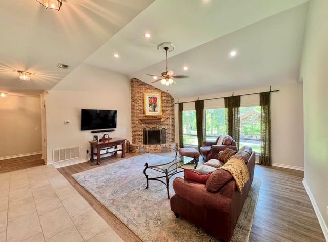 203 E 11th ST, Elgin, TX 78621