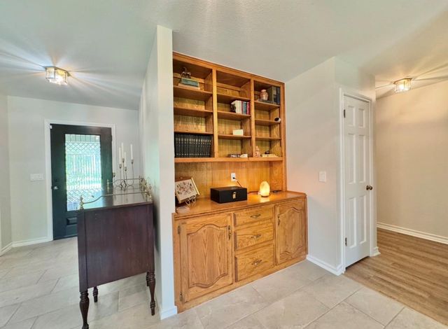 203 E 11th ST, Elgin, TX 78621