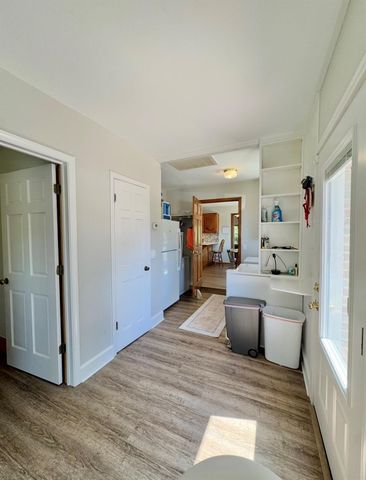 203 E 11th ST, Elgin, TX 78621
