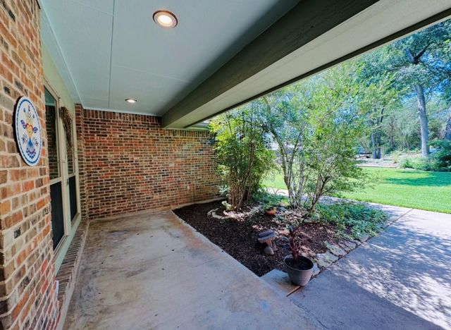 203 E 11th ST, Elgin, TX 78621