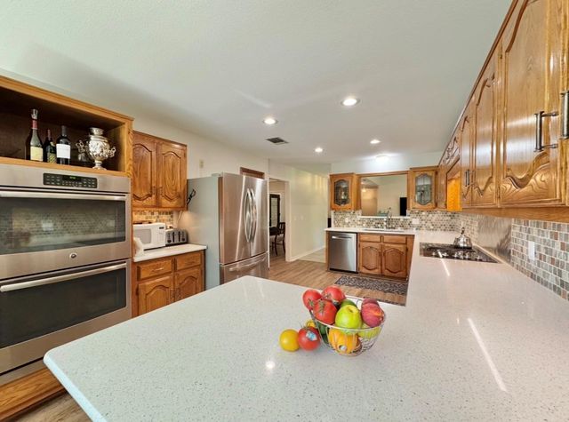 203 E 11th ST, Elgin, TX 78621