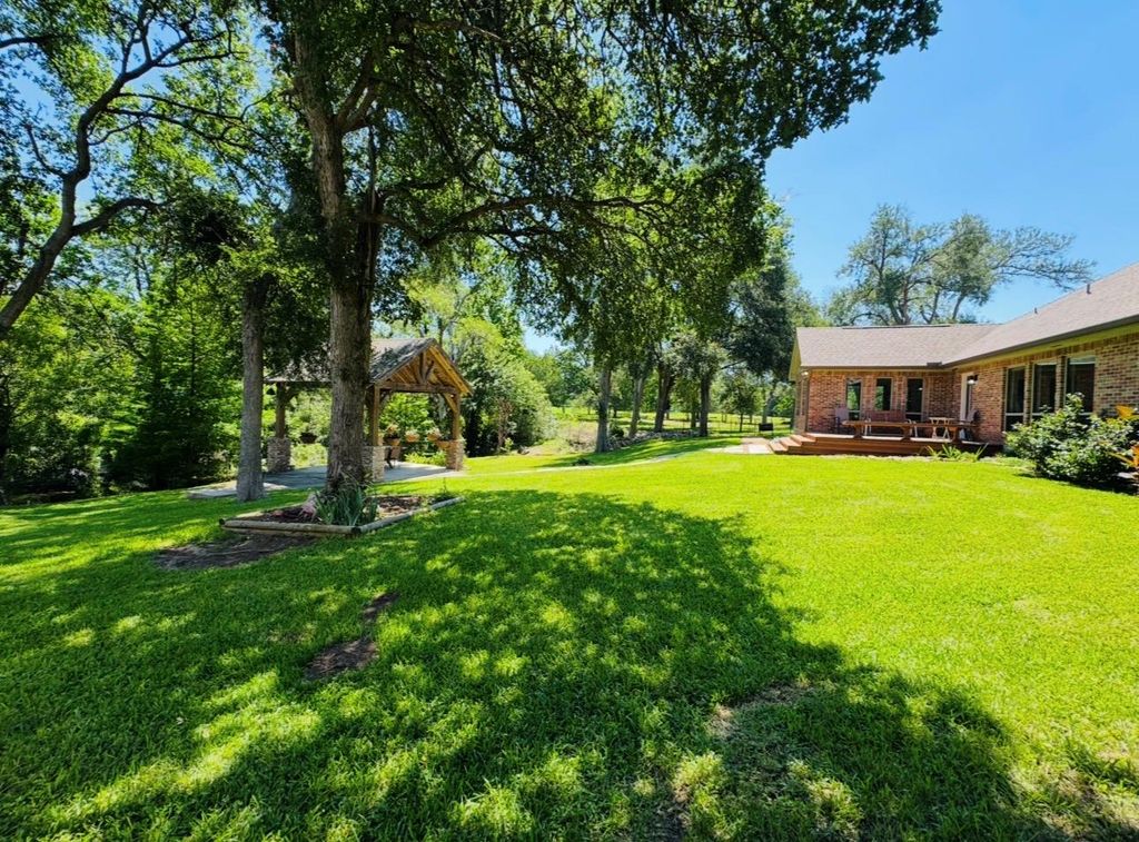 203 E 11th ST, Elgin, TX 78621