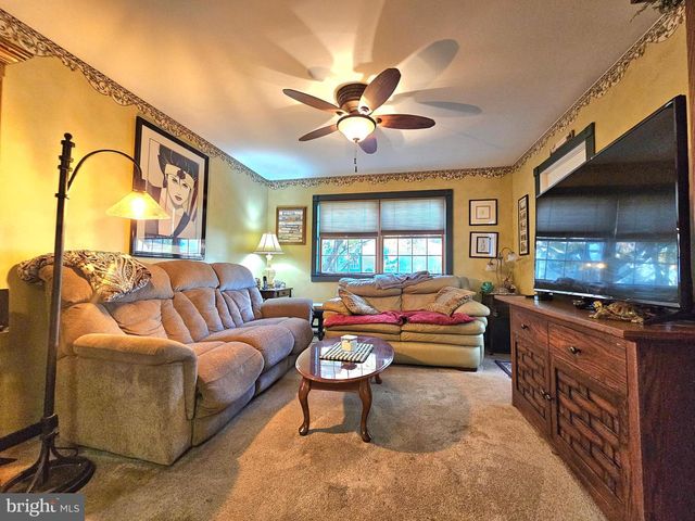 243 LINDEN LN, Riegelsville, PA 18077